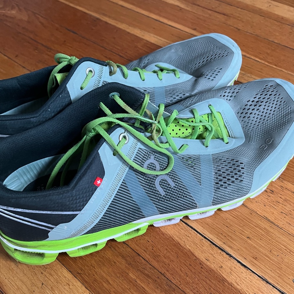 Mens on cloud shoes